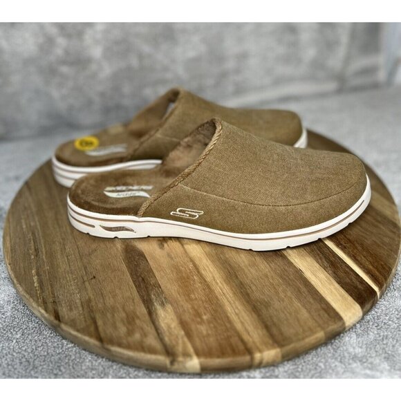 Skechers Go Walk Arch Fit Lounge Men Sz 8 Wheat Indoor Outdoor Athletic Slippers - Picture 1 of 8